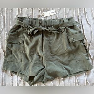 Heartloom chino short in army green